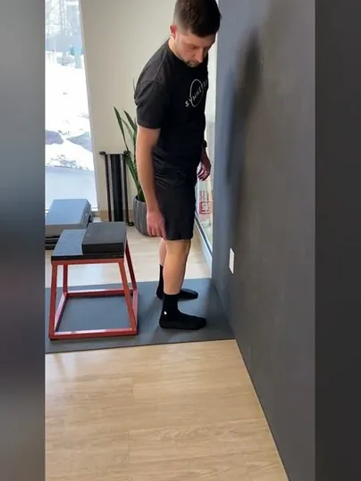 Wall Squat exercise demonstration