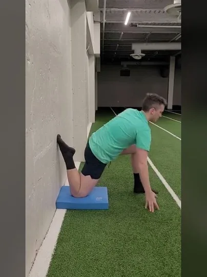 Couch Stretch exercise demonstration